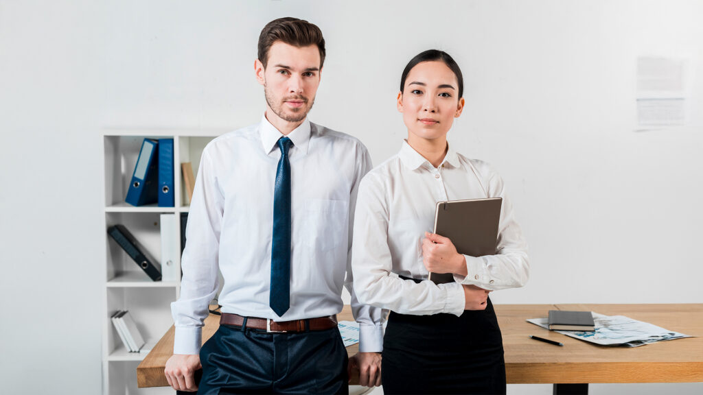 5 claves para elegir los mejores uniformes para empresas de manufactura. 2 uniformes para empresas de manufactura