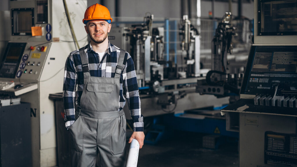 5 claves para elegir los mejores uniformes para empresas de manufactura. 3 uniformes para empresas de manufactura