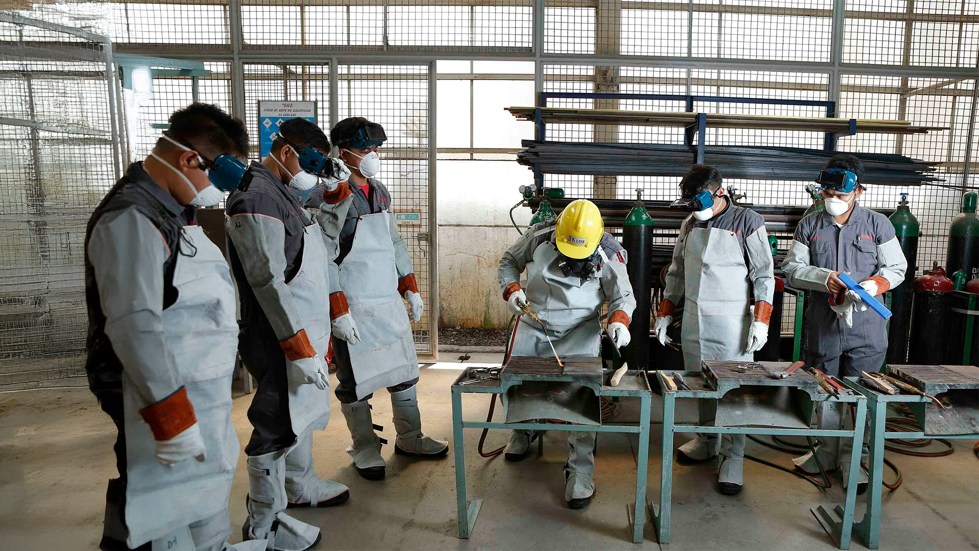 Uso correcto del uniforme: actividades clave para fortalecer la seguridad y prevención en la industria 2 uso correcto del uniforme